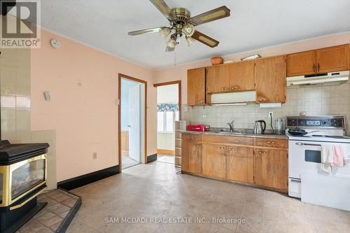 1062 West Avenue, Mississauga, ON - Indoor Photo Showing Kitchen