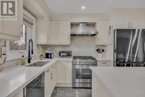 1370 Pickwick Drive, Mississauga, ON - Indoor Photo Showing Kitchen With Double Sink