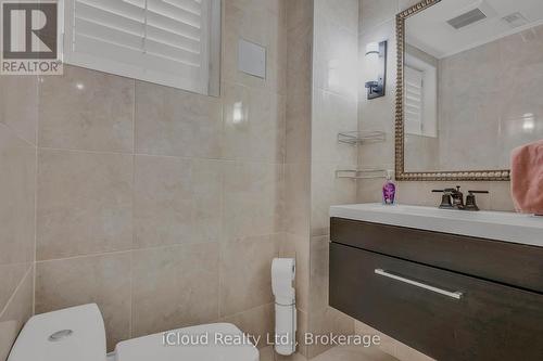 1370 Pickwick Drive, Mississauga, ON - Indoor Photo Showing Bathroom