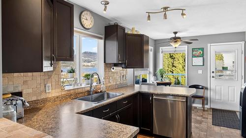 11350 Dakota Road, Lake Country, BC - Indoor Photo Showing Kitchen