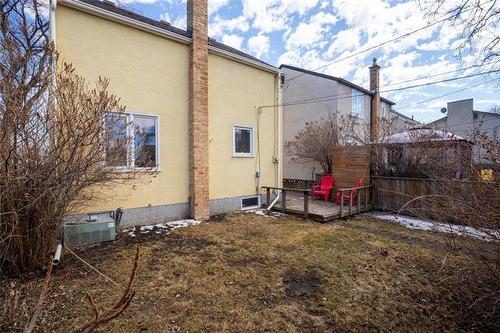 1022 Clifton St, Winnipeg, MB 