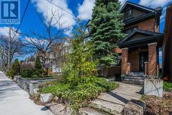 813 CARLAW AVENUE Toronto, ON M4K 3L1