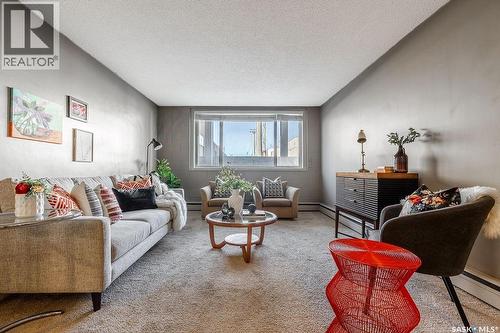 8 2707 7Th Street E, Saskatoon, SK - Indoor Photo Showing Living Room