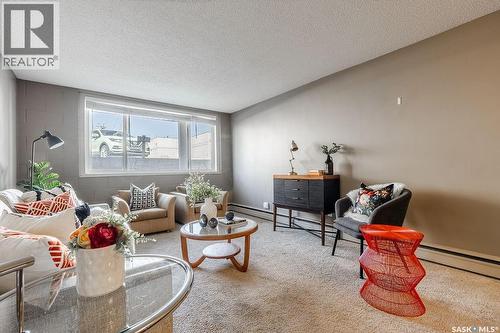 8 2707 7Th Street E, Saskatoon, SK - Indoor Photo Showing Living Room