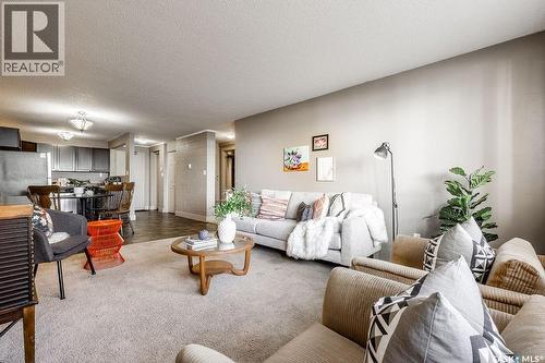 8 2707 7Th Street E, Saskatoon, SK - Indoor Photo Showing Living Room