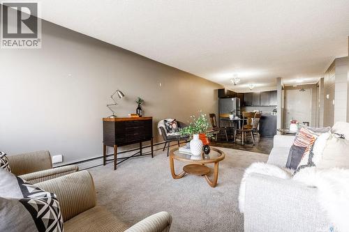 8 2707 7Th Street E, Saskatoon, SK - Indoor Photo Showing Living Room