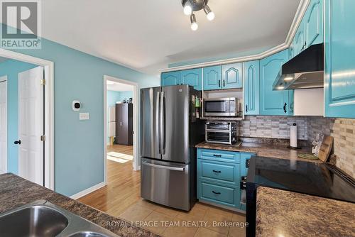 106 Hemlock Crescent, Cornwall, ON - Indoor Photo Showing Kitchen With Double Sink