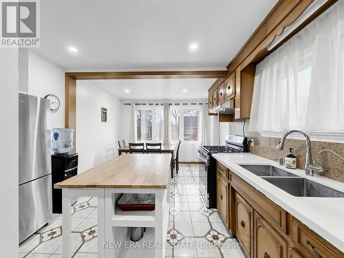 48 Christopher Drive, Cambridge, ON - Indoor Photo Showing Kitchen With Double Sink