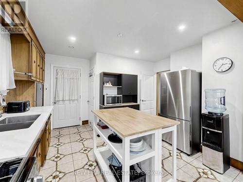 48 Christopher Drive, Cambridge, ON - Indoor Photo Showing Kitchen With Double Sink