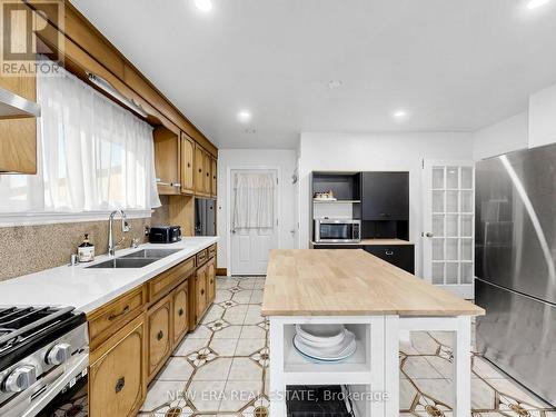 48 Christopher Drive, Cambridge, ON - Indoor Photo Showing Kitchen With Double Sink