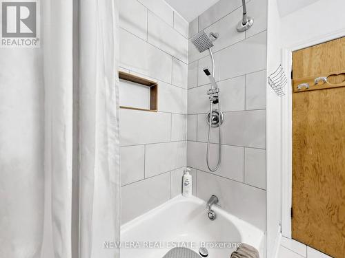 48 Christopher Drive, Cambridge, ON - Indoor Photo Showing Bathroom