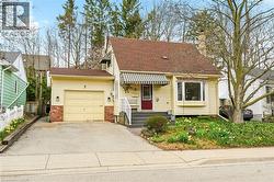 7 CENTRAL PARK Avenue  Dundas, ON L9H 2M5