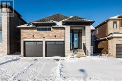 11 SUN VALLEY AVENUE Wasaga Beach, ON L9Z 0N6