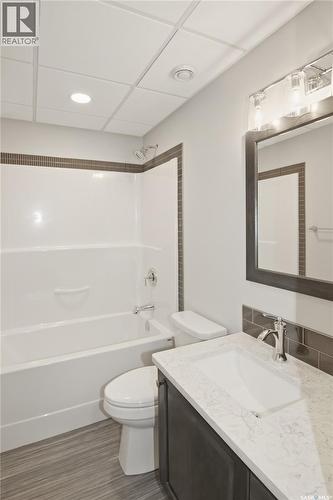 551 6Th Avenue Se, Swift Current, SK - Indoor Photo Showing Bathroom