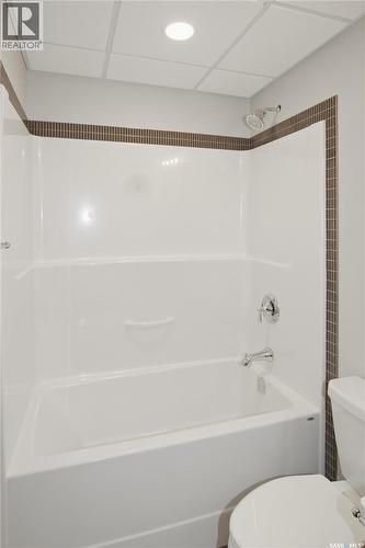 551 6Th Avenue Se, Swift Current, SK - Indoor Photo Showing Bathroom