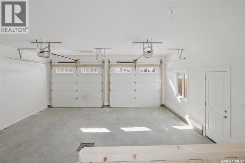 551 6Th Avenue Se, Swift Current, SK - Indoor Photo Showing Garage