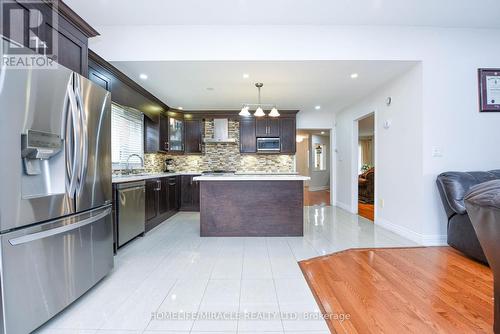113 Seclusion Crescent, Brampton, ON - Indoor Photo Showing Kitchen With Upgraded Kitchen