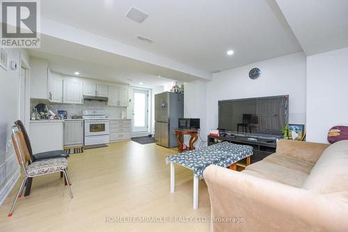 113 Seclusion Crescent, Brampton, ON - Indoor Photo Showing Living Room