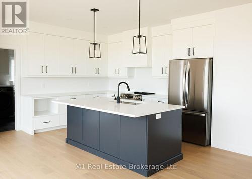 74 Bedell Drive, Mapleton, ON - Indoor Photo Showing Kitchen With Upgraded Kitchen