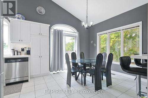 29 Batson Drive, Aurora, ON - Indoor Photo Showing Dining Room
