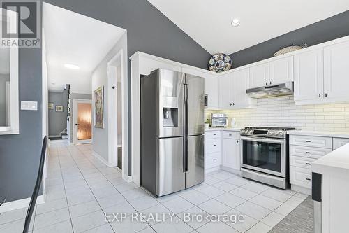 29 Batson Drive, Aurora, ON - Indoor Photo Showing Kitchen With Stainless Steel Kitchen