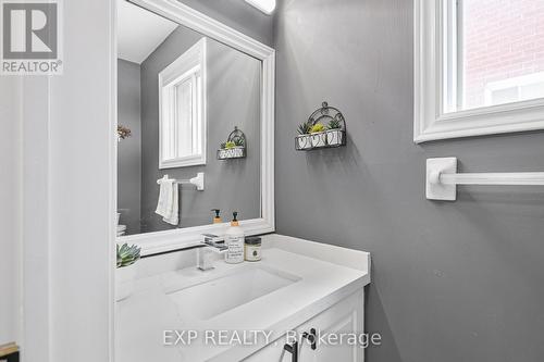 29 Batson Drive, Aurora, ON - Indoor Photo Showing Bathroom