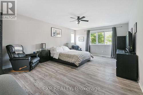 29 Batson Drive, Aurora, ON - Indoor Photo Showing Bedroom