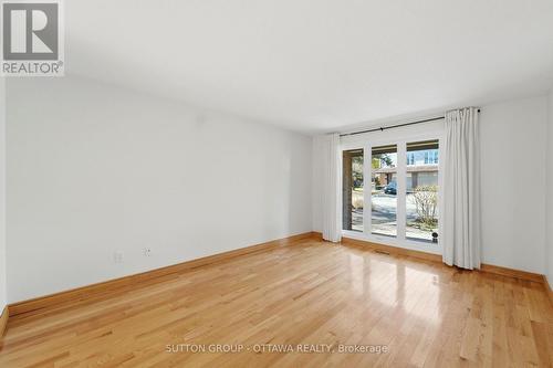 110 Pigeon Terrace, Ottawa, ON - Indoor Photo Showing Other Room