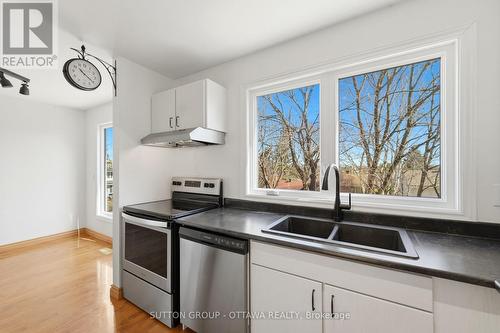 110 Pigeon Terrace, Ottawa, ON - Indoor Photo Showing Kitchen With Double Sink