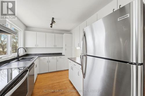 110 Pigeon Terrace, Ottawa, ON - Indoor Photo Showing Kitchen With Double Sink