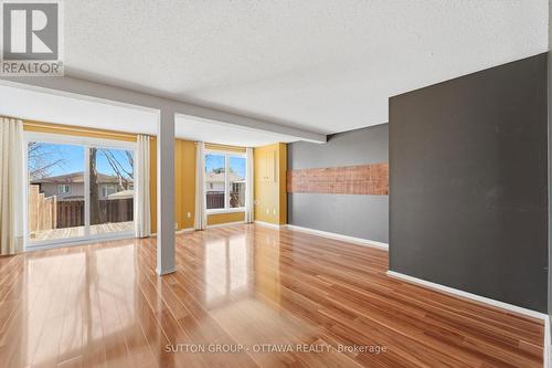 110 Pigeon Terrace, Ottawa, ON - Indoor Photo Showing Other Room