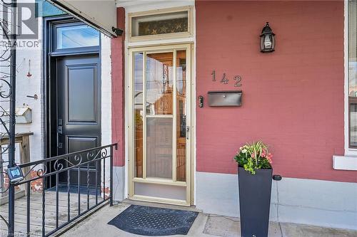 142 RAY Street N  Hamilton, ON L8R 2Y2