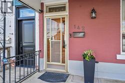142 RAY Street N  Hamilton, ON L8R 2Y2
