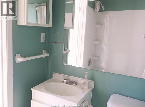 1050 Drouillard, Windsor, ON - Indoor Photo Showing Bathroom