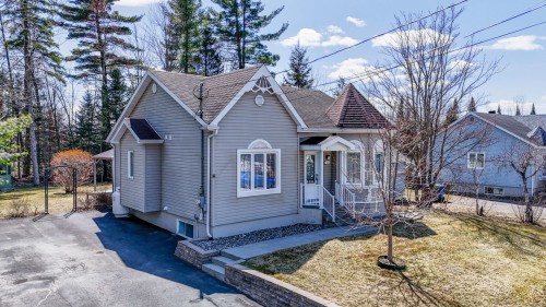 43 Rue des Cèdres  Magog, QC J1X 6E9