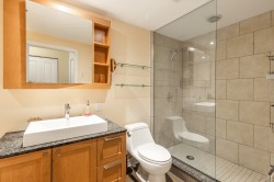 Salle de bains attenante à la CCP - 