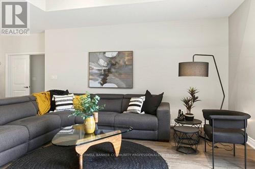 10 - 2848 King Street, Lincoln, ON - Indoor Photo Showing Living Room