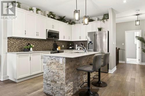 10 - 2848 King Street, Lincoln, ON - Indoor Photo Showing Kitchen With Double Sink With Upgraded Kitchen