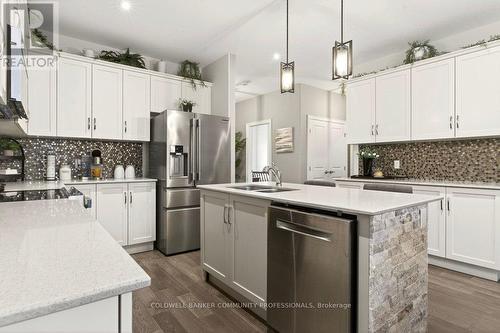 10 - 2848 King Street, Lincoln, ON - Indoor Photo Showing Kitchen With Double Sink With Upgraded Kitchen