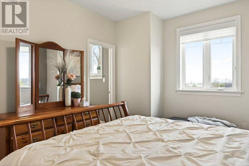 10 - 2848 King Street, Lincoln, ON - Indoor Photo Showing Bedroom