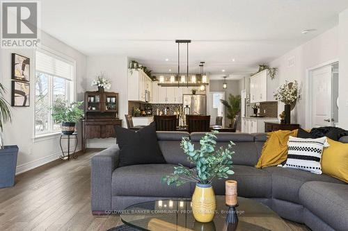 10 - 2848 King Street, Lincoln, ON - Indoor Photo Showing Living Room