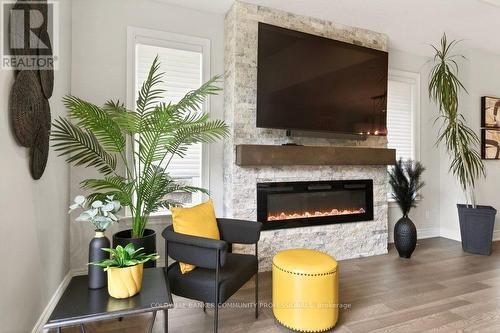10 - 2848 King Street, Lincoln, ON - Indoor Photo Showing Living Room With Fireplace