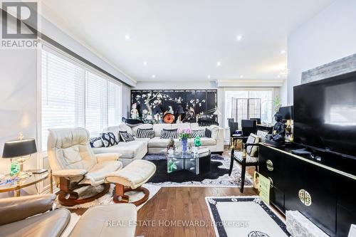 Living Room - 4 Moorecroft Crescent, Toronto, ON - Indoor Photo Showing Living Room