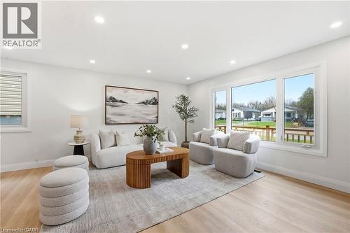 114 Christopher Drive, Waterloo, ON - Indoor Photo Showing Living Room