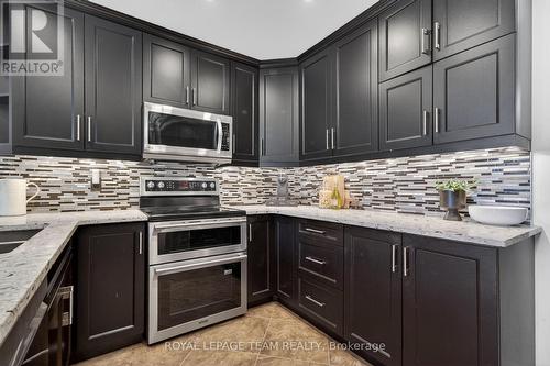 161 Springwater Drive, Ottawa, ON - Indoor Photo Showing Kitchen With Upgraded Kitchen