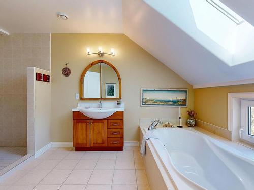 55 Lintlops Road, Murphy Cove, NS - Indoor Photo Showing Bathroom