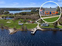 286 Silver Point Road  Mahone Bay, NS B0J 3E0