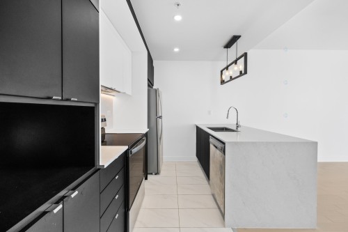 Cuisine - 703-5175 Rue Mackenzie, Montréal (Côte-Des-Neiges/Notre-Dame-De-Grâce), QC - Indoor Photo Showing Kitchen