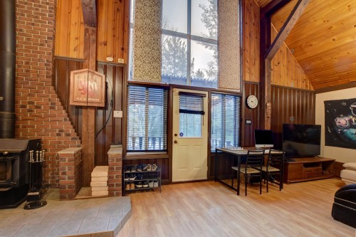 Salon - 361 Av. Monfette, Chertsey, QC - Indoor