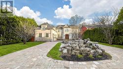 17 TRUMAN ROAD  Toronto, ON M2L 2L4